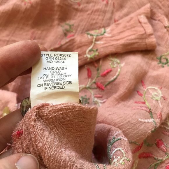 Fig and Flower Pink Embroidered Button Up Shirt Blouse Anthropologie Top - Picture 7 of 9